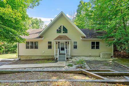 90 Upper Highland Road