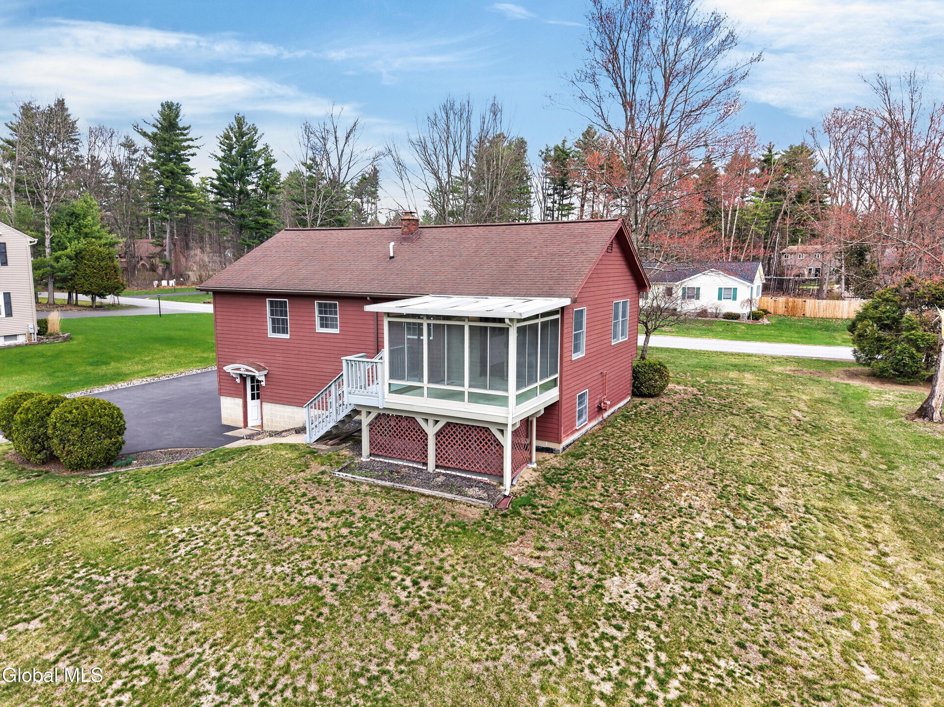 Image 4: 086-45-Laurel-Ln-Queensbury-NY-12804