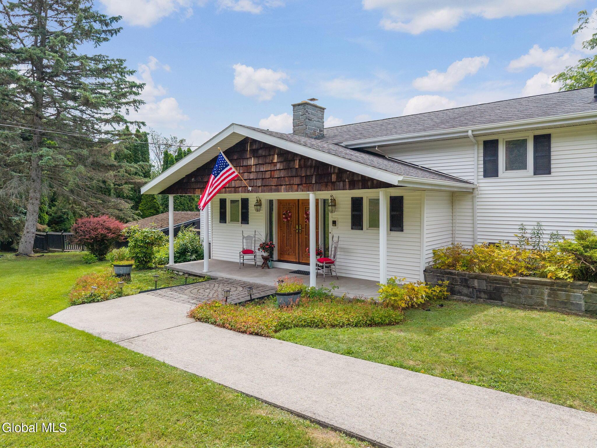 Image 2: 3-566MyersRd_03