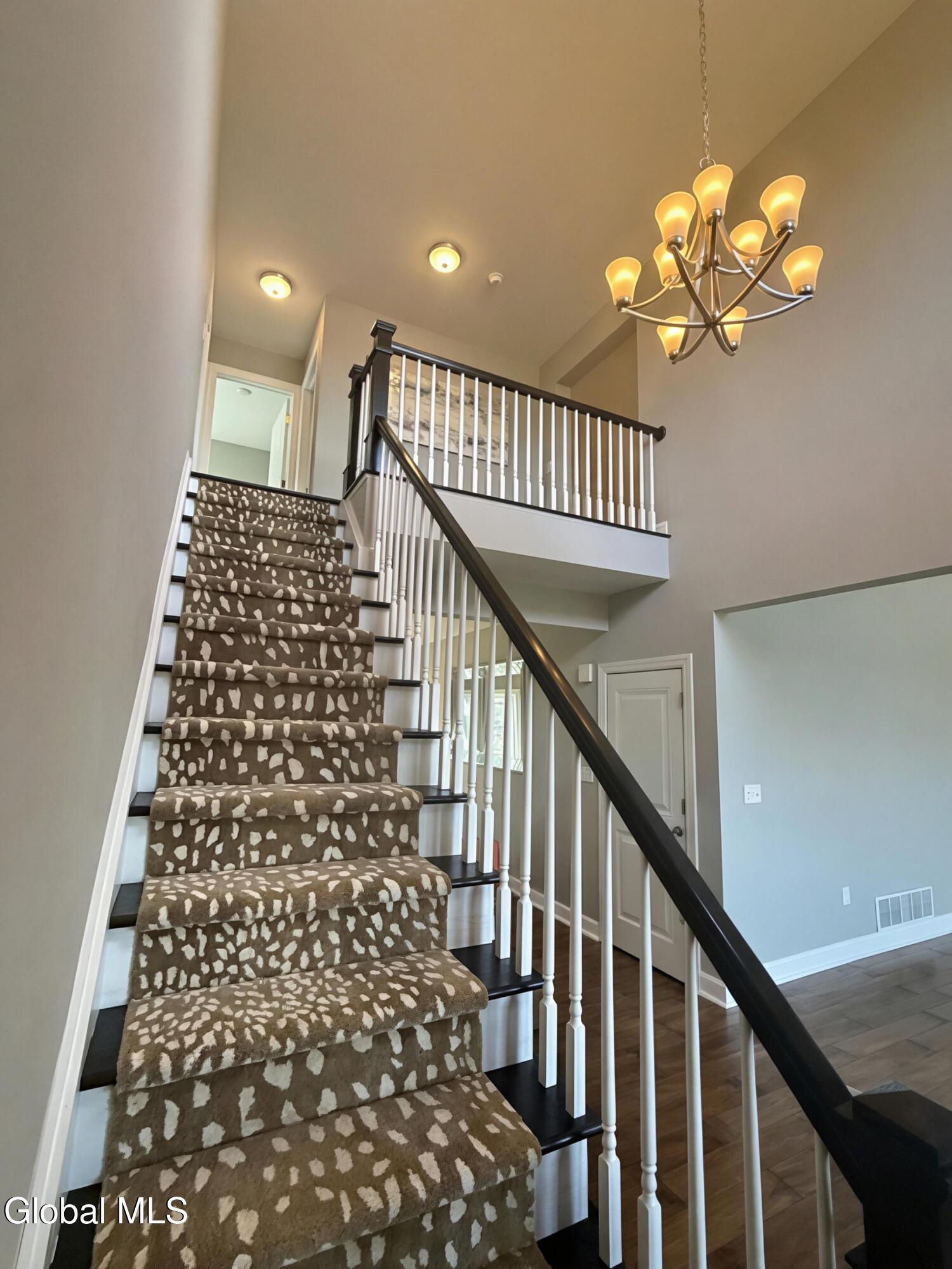 Image 4: foyer 1