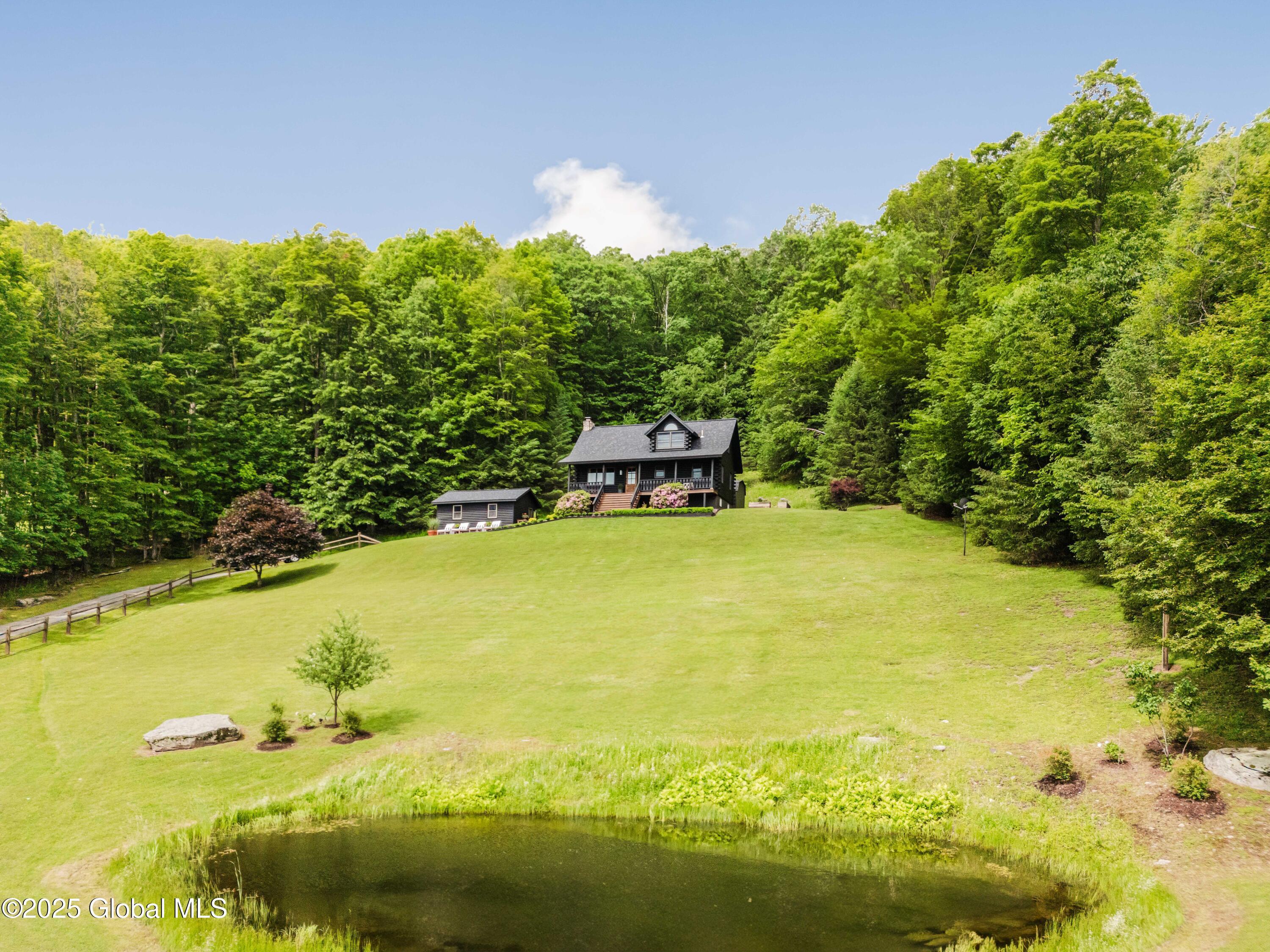 Image 4: 506 Beshroner _ Upper House Chalet_-4