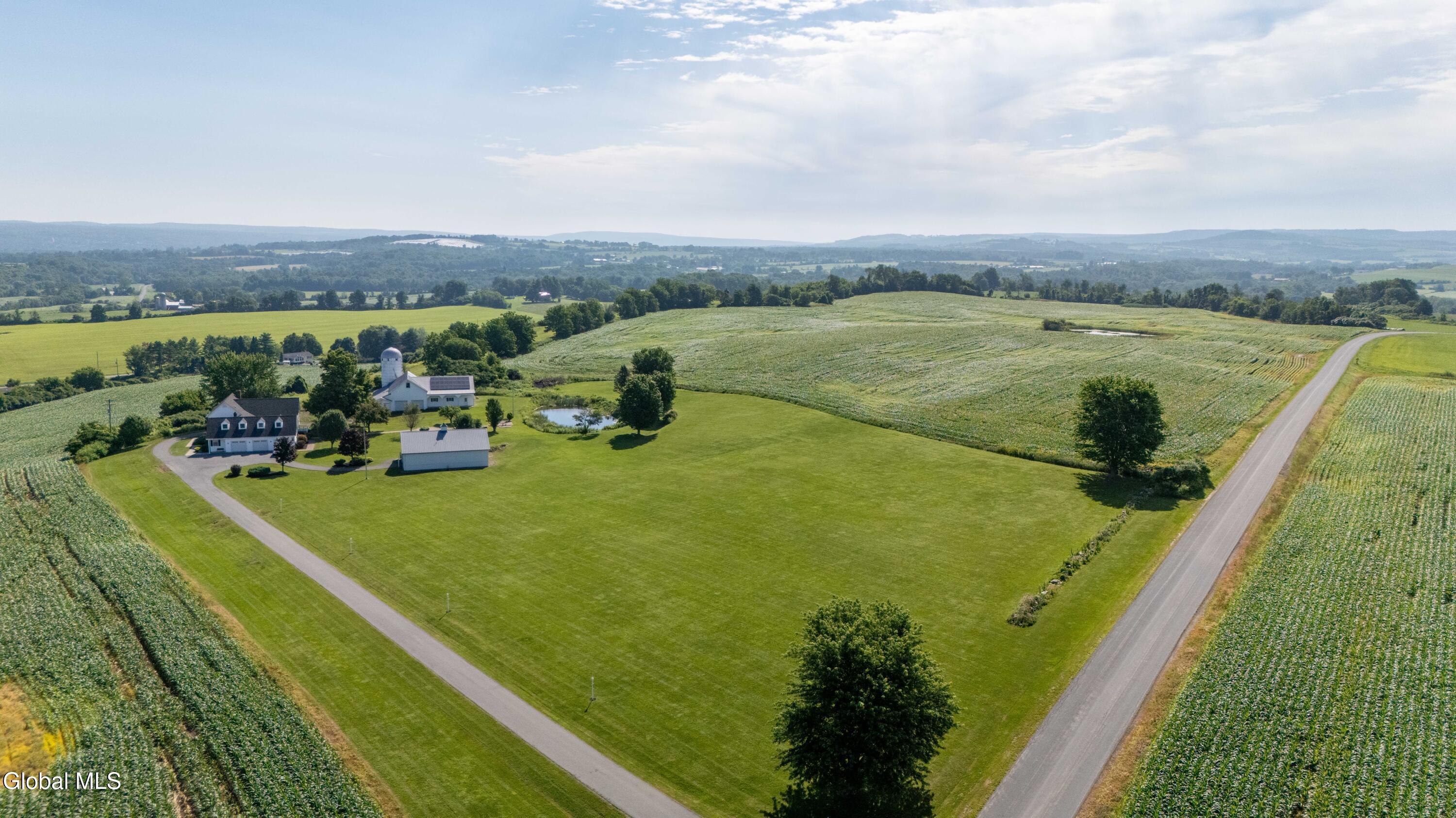 Image 4: 221 Denice Rd-77