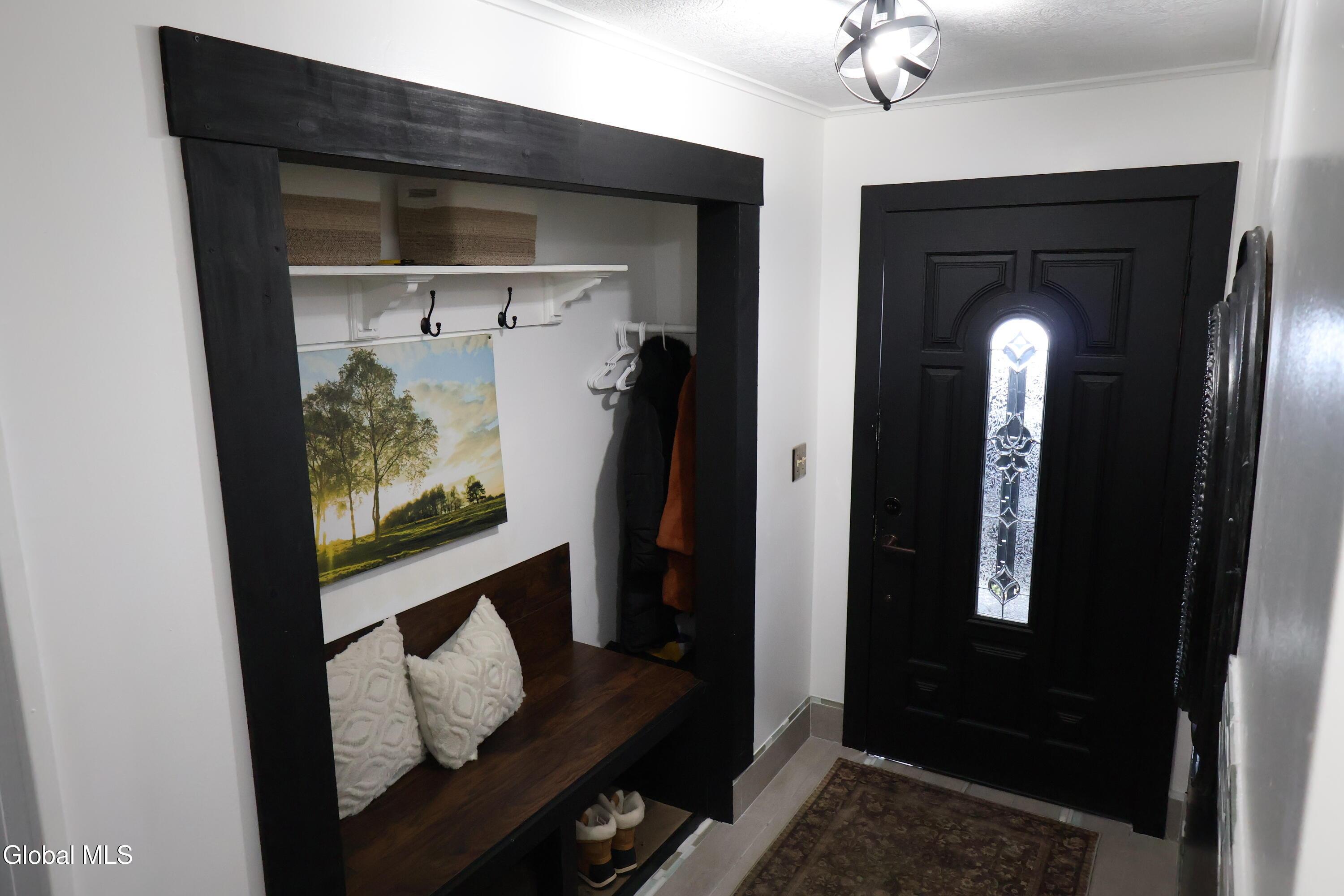 Image 4: Palangi foyer