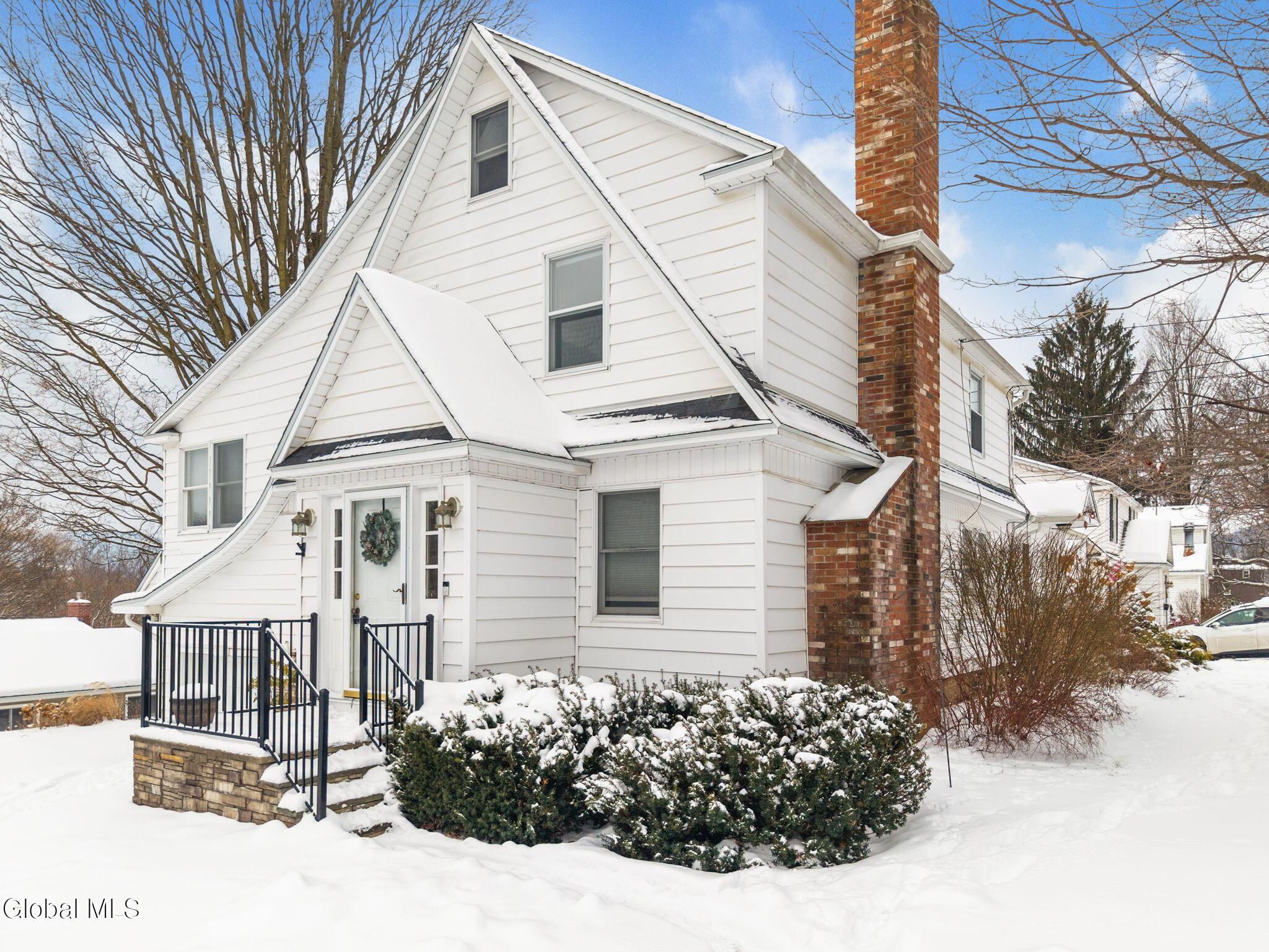 Image 3: 5-110MadisonTerr_05