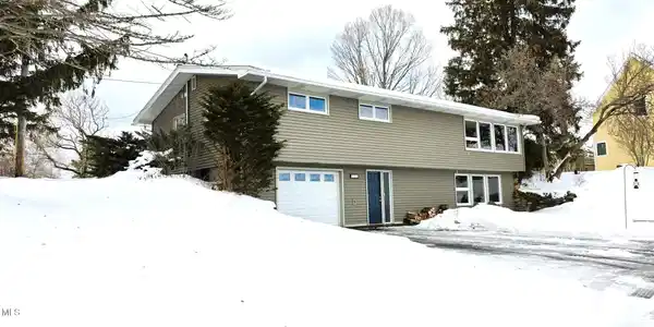 133 Lakeside Drive