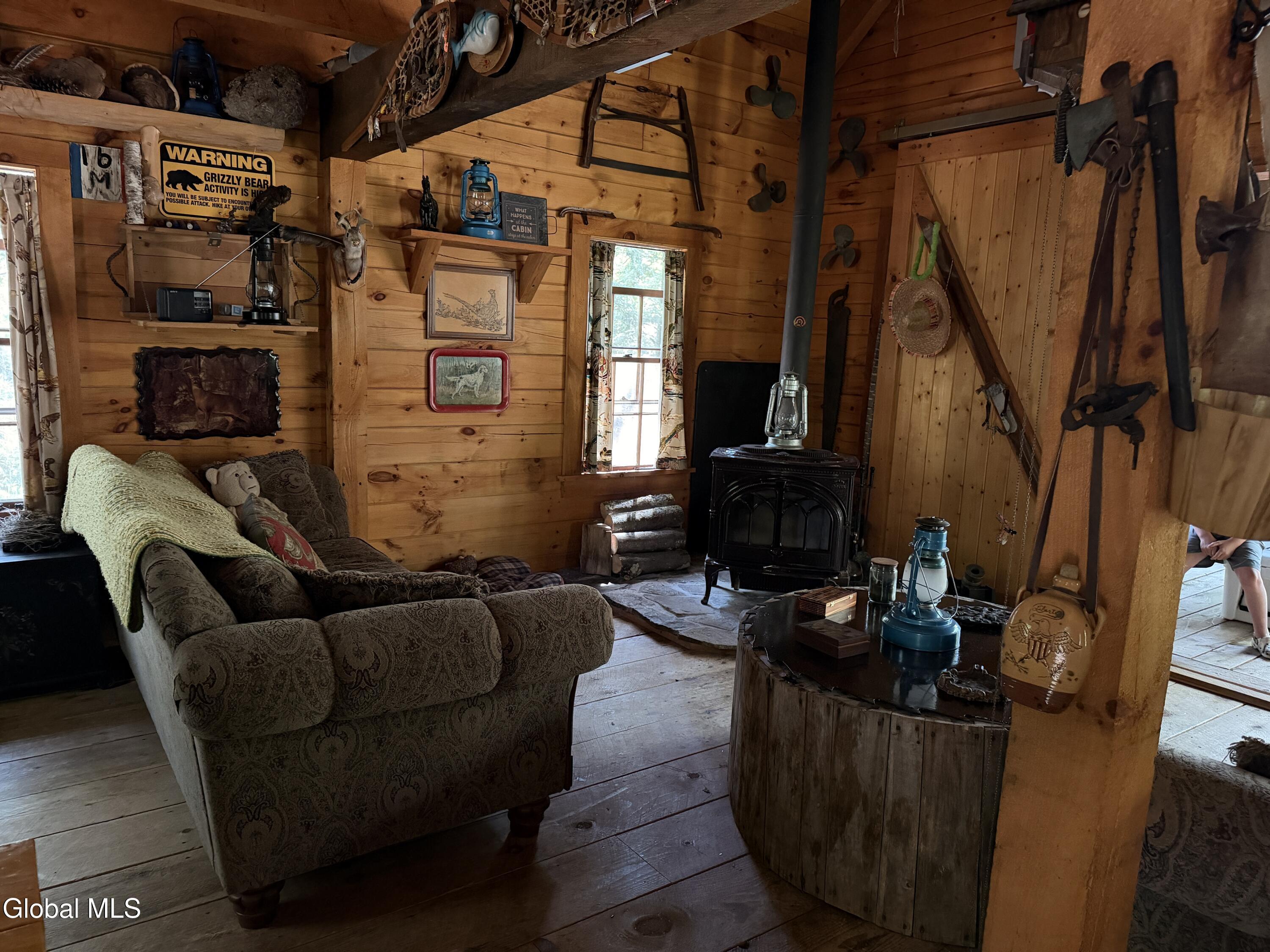 Image 4: great room
