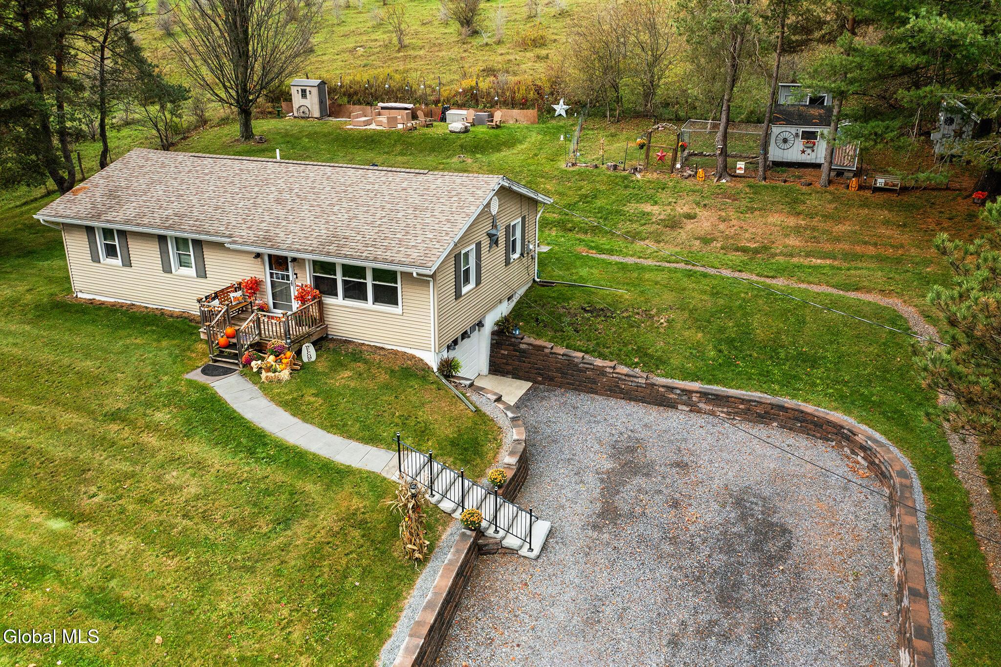 Image 2: FS_LT_101525_0048