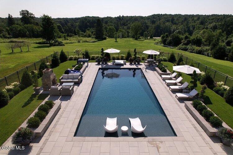 Image 3: 8728215008234351375