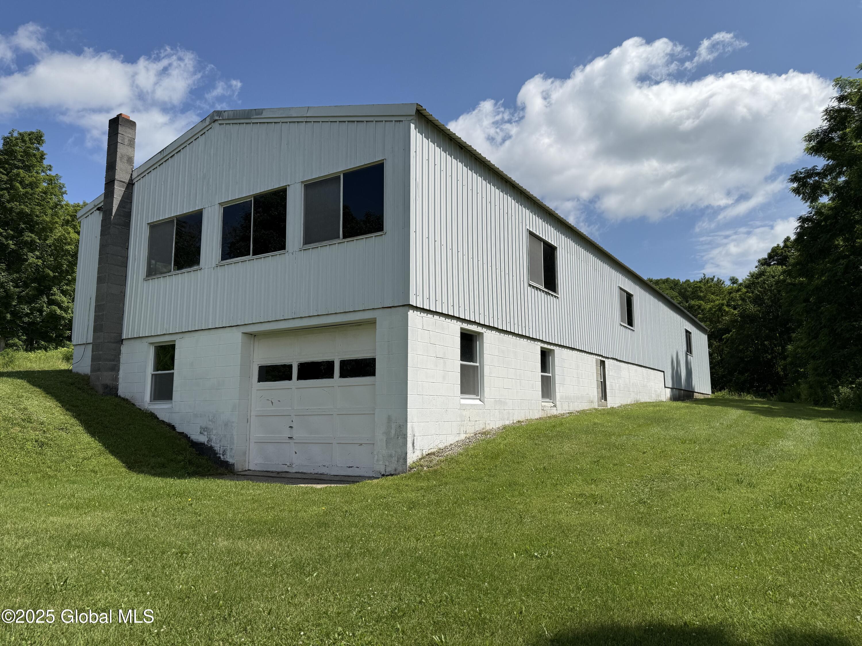 Image 2: 30'x100' Steel Building