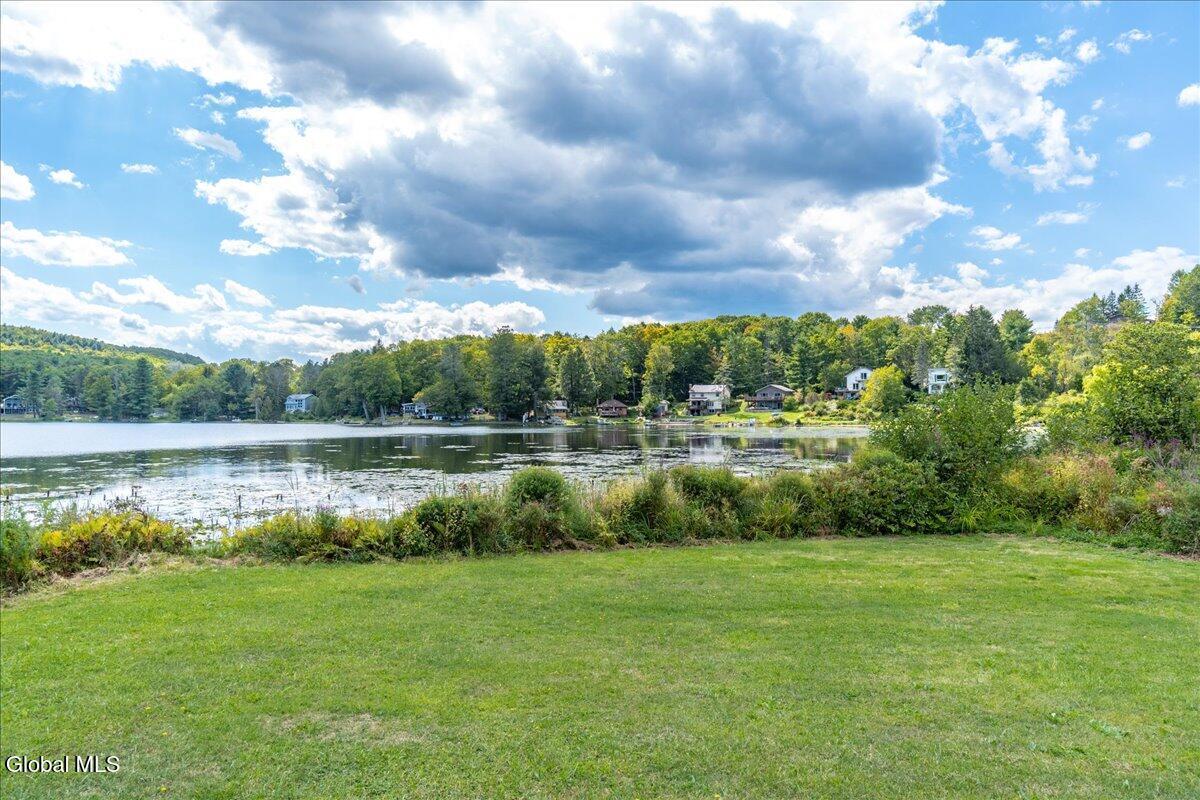 Image 3: 16-24 E Shore Dr-16