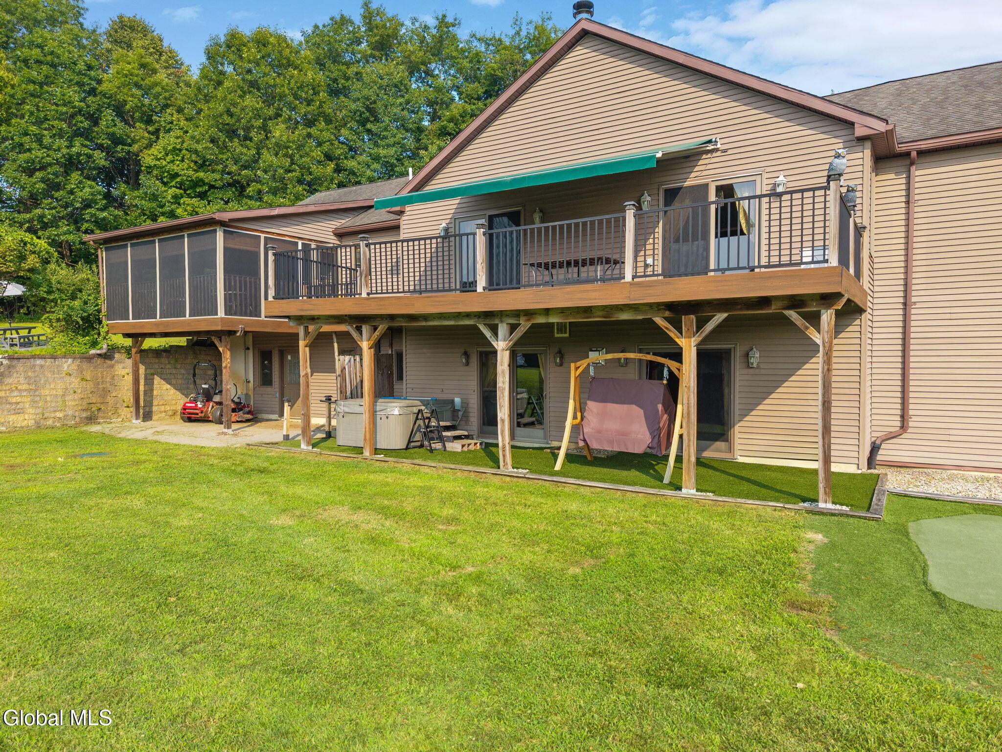 Image 3: 3-942MurrayRd_03