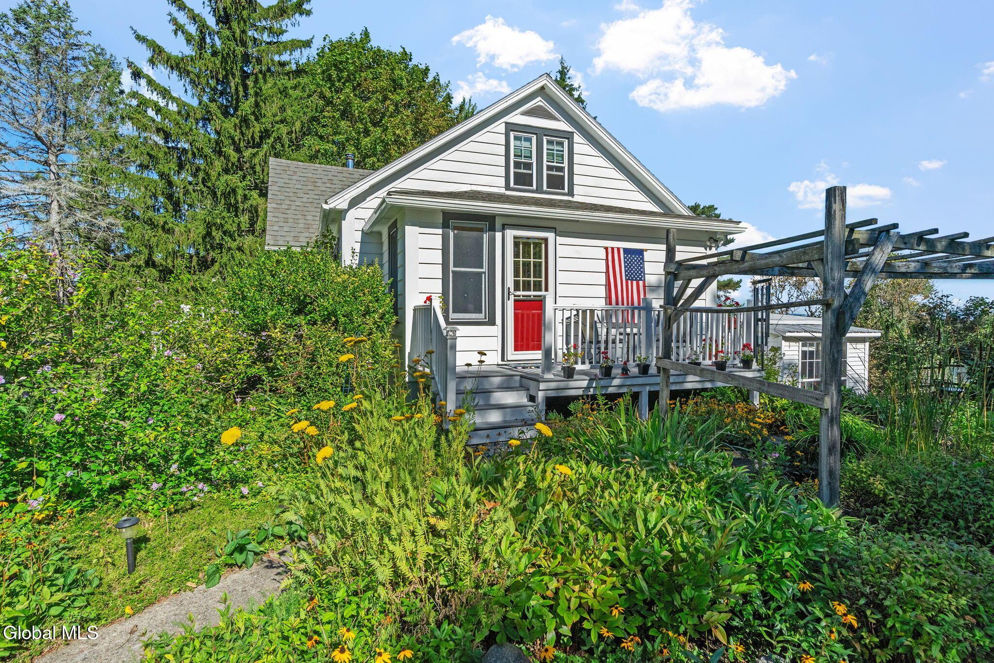 Image 4: 6-web-or-mls-930-sacandaga-rd