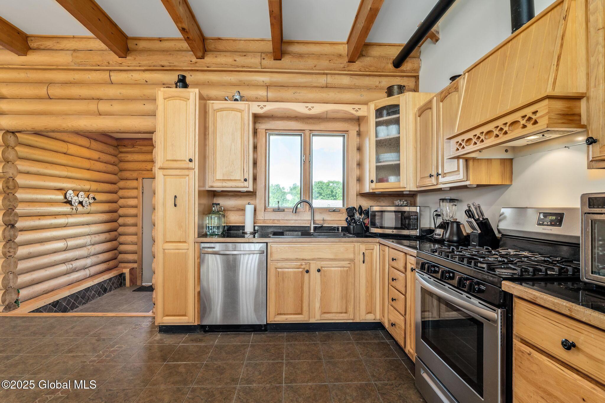 Image 3: 5-web-or-mls-239BegleyRd_05