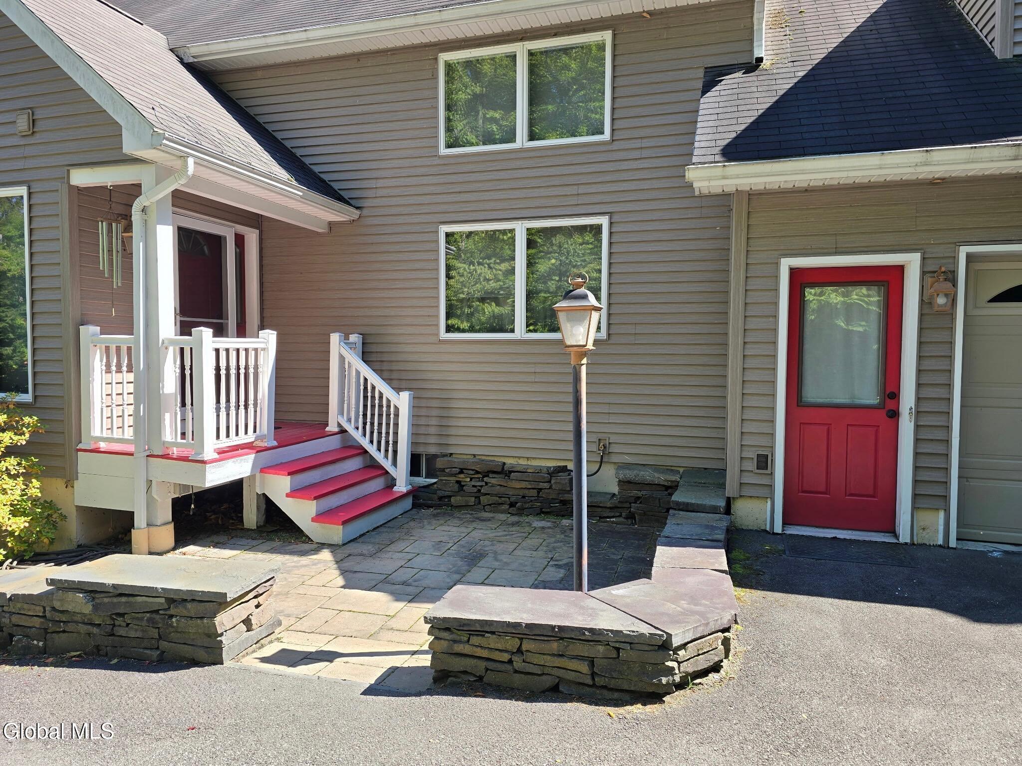 Image 4: Main entrance.