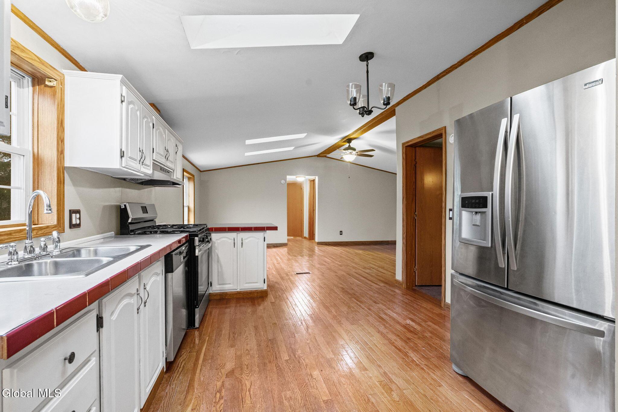Image 4: 3-web-or-mls-344-5-mile-woods-rd