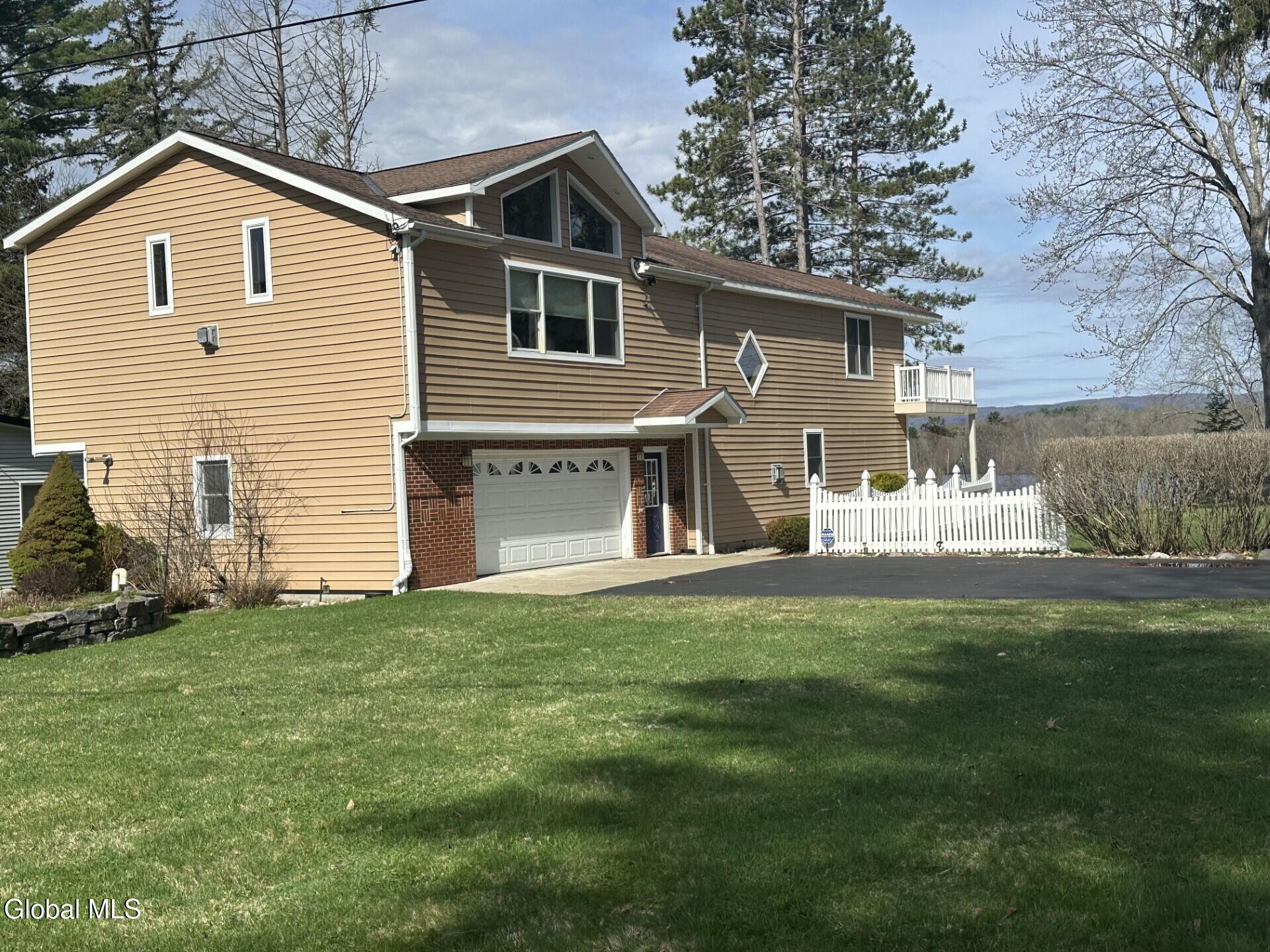 Image 2: 109 D