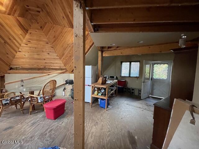 Image 4: kitdine area