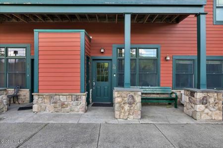 8 Trailside Drive