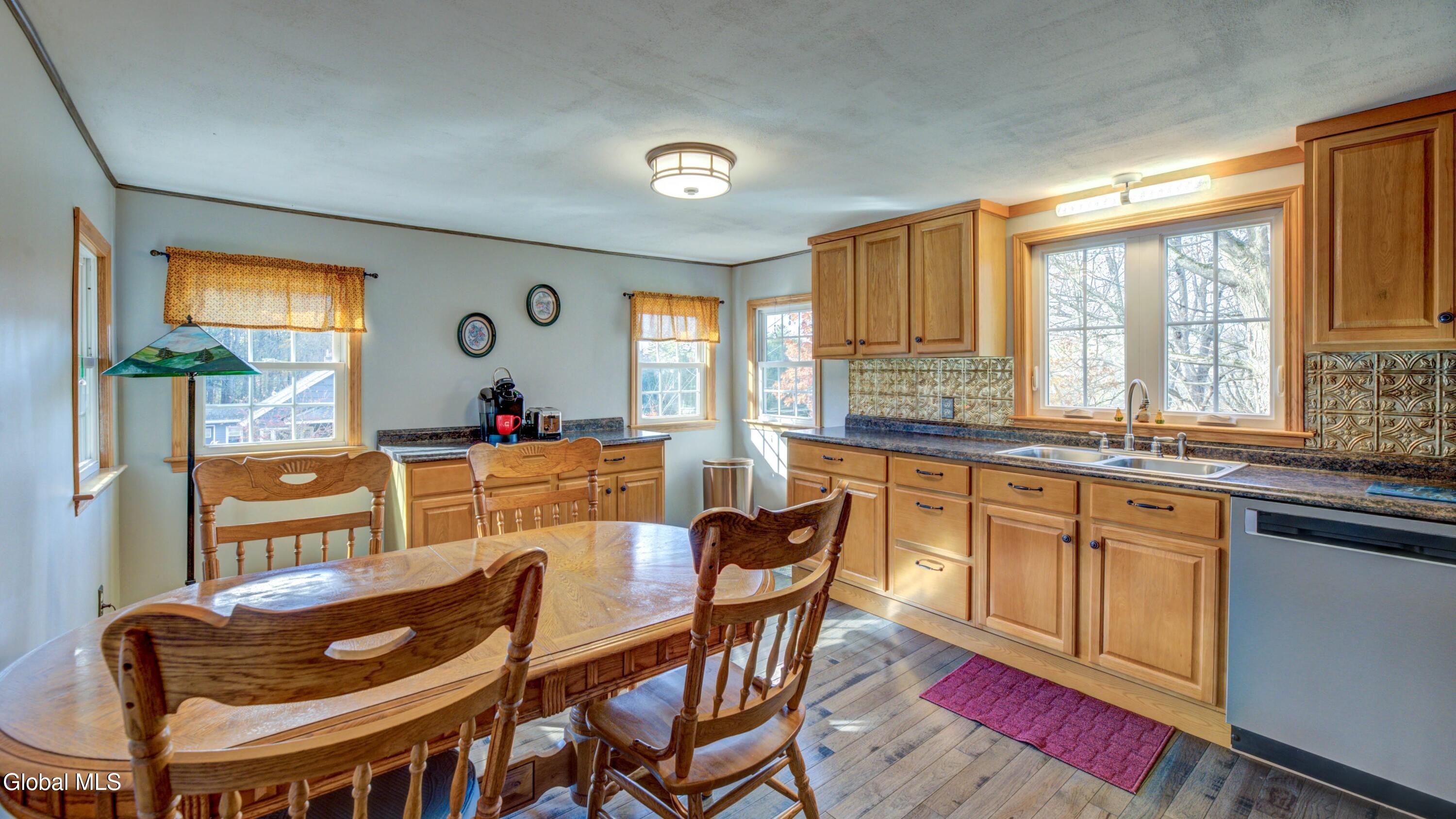 Image 3: 199 Blanchard-17