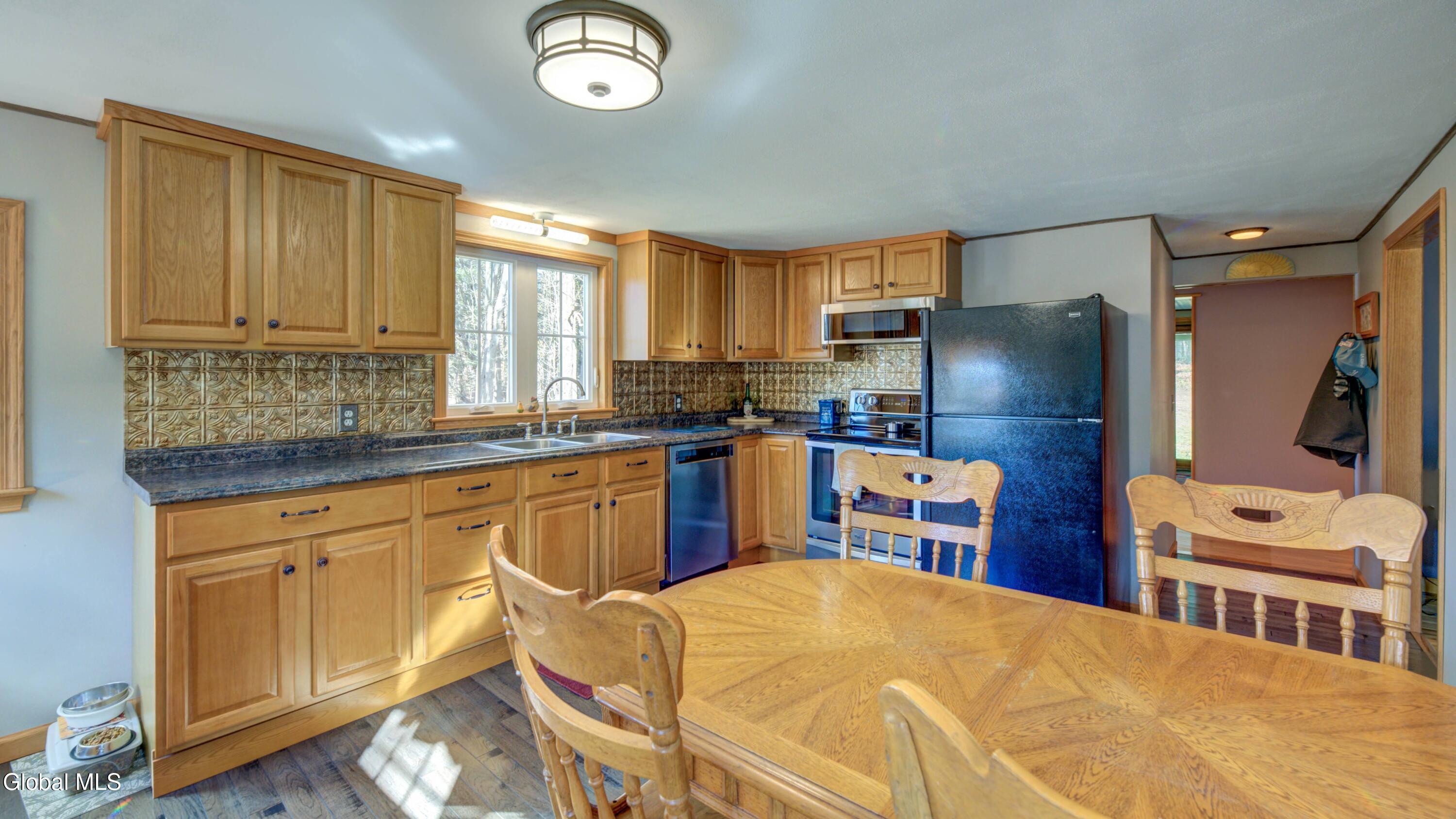 Image 4: 199 Blanchard-19