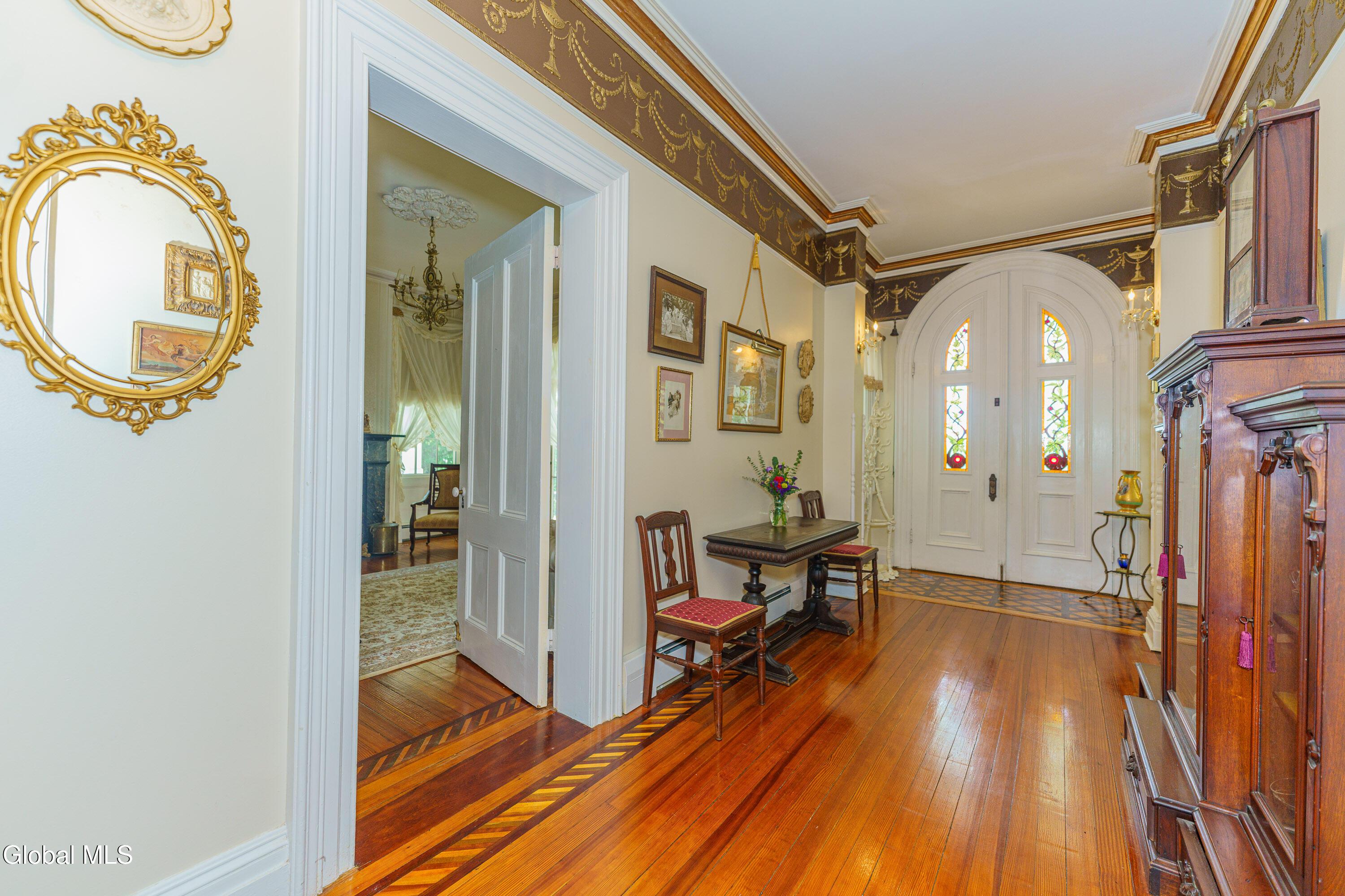 Image 3: 1 Entryway 1