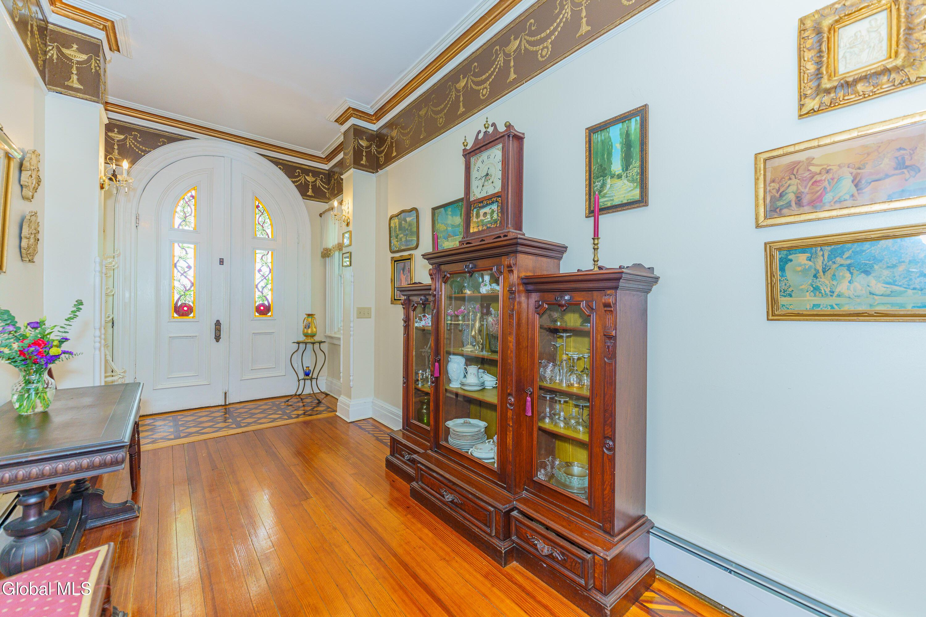 Image 4: 1 Entryway 2