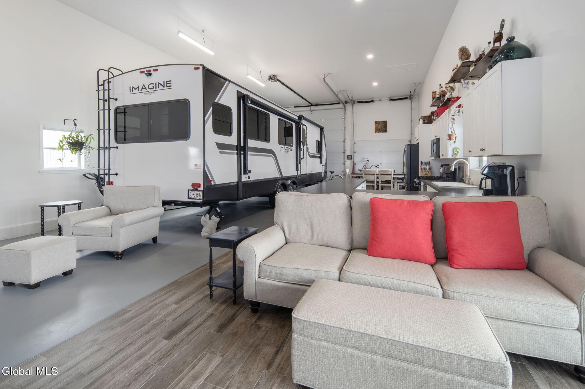 Image 3: 13-1232BartonHillRd_13