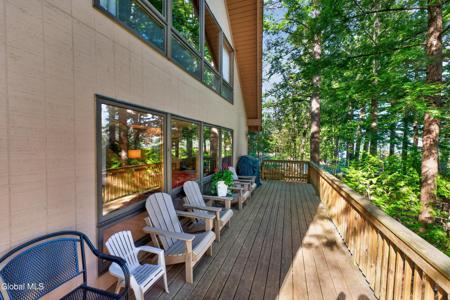 55 Lakeview Drive