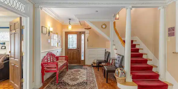 Image 4: 5-499 Glen St005