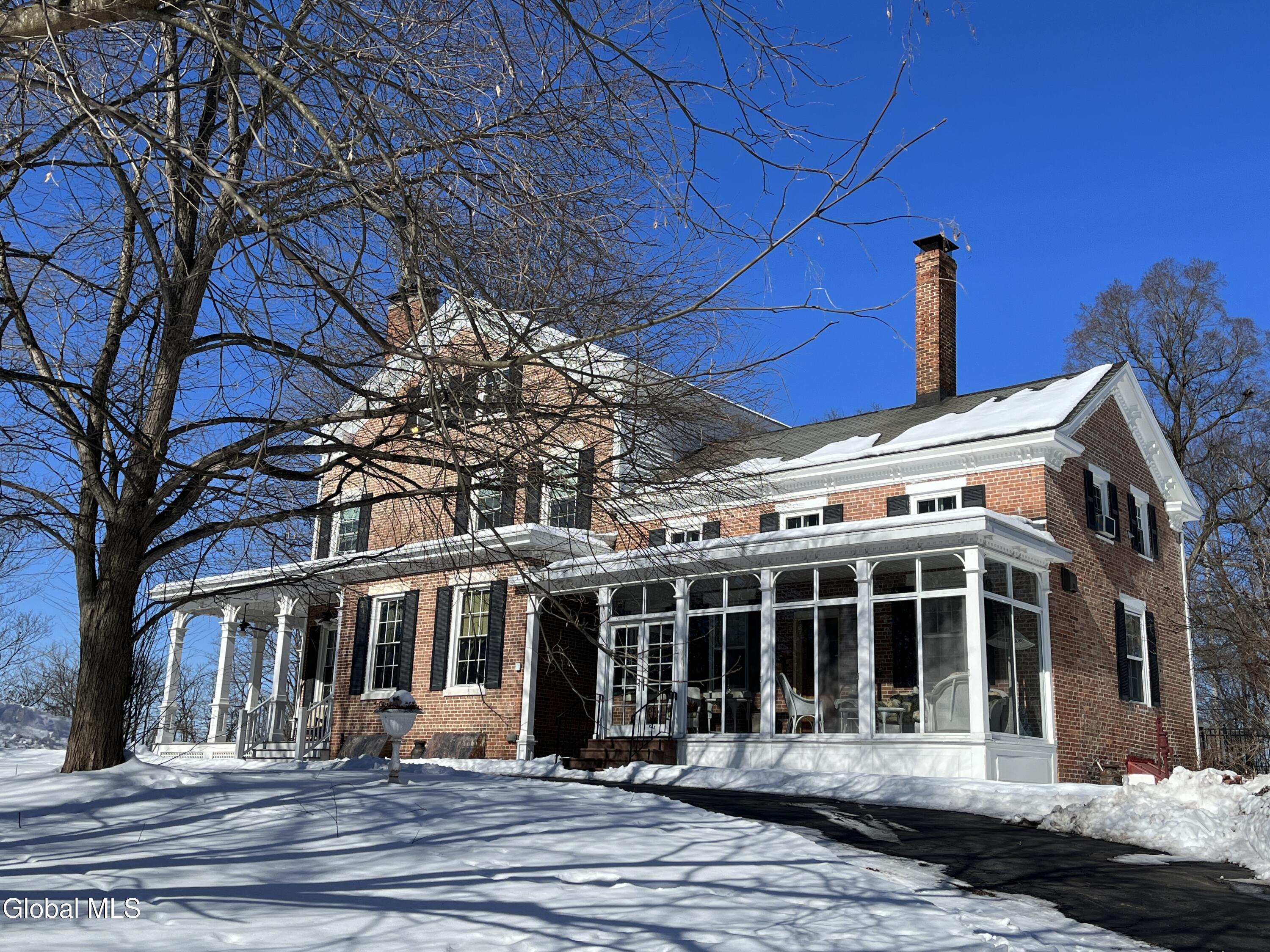 Image 3: 1110RiverRdWinterBack