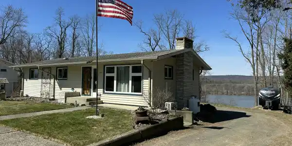 1169 NY-9J
