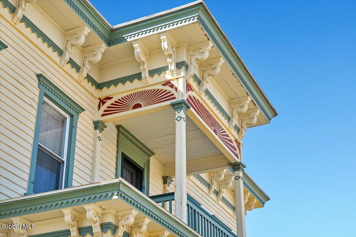 Image 2: 02-P1775564