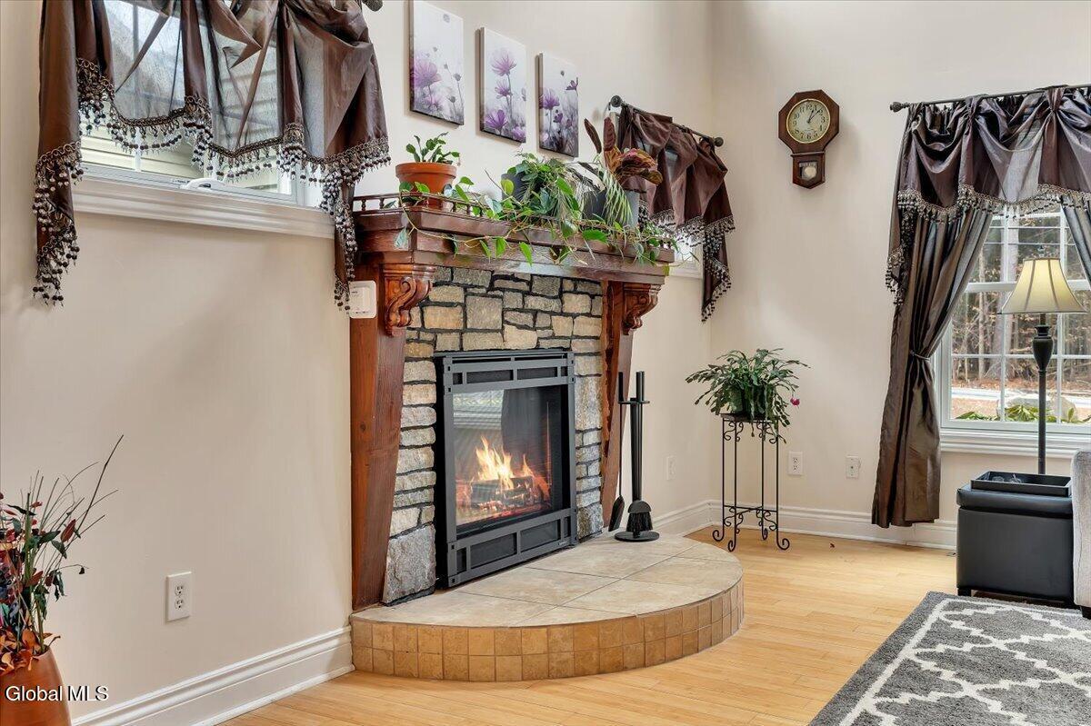 Image 4: 06-P1776347fire