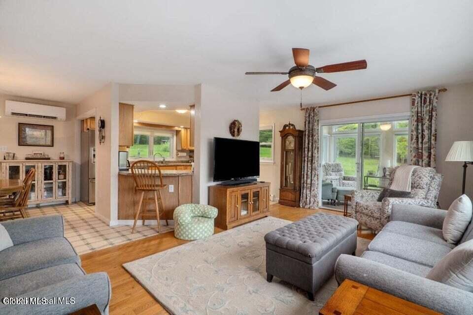 Image 4: 440 Posson 4