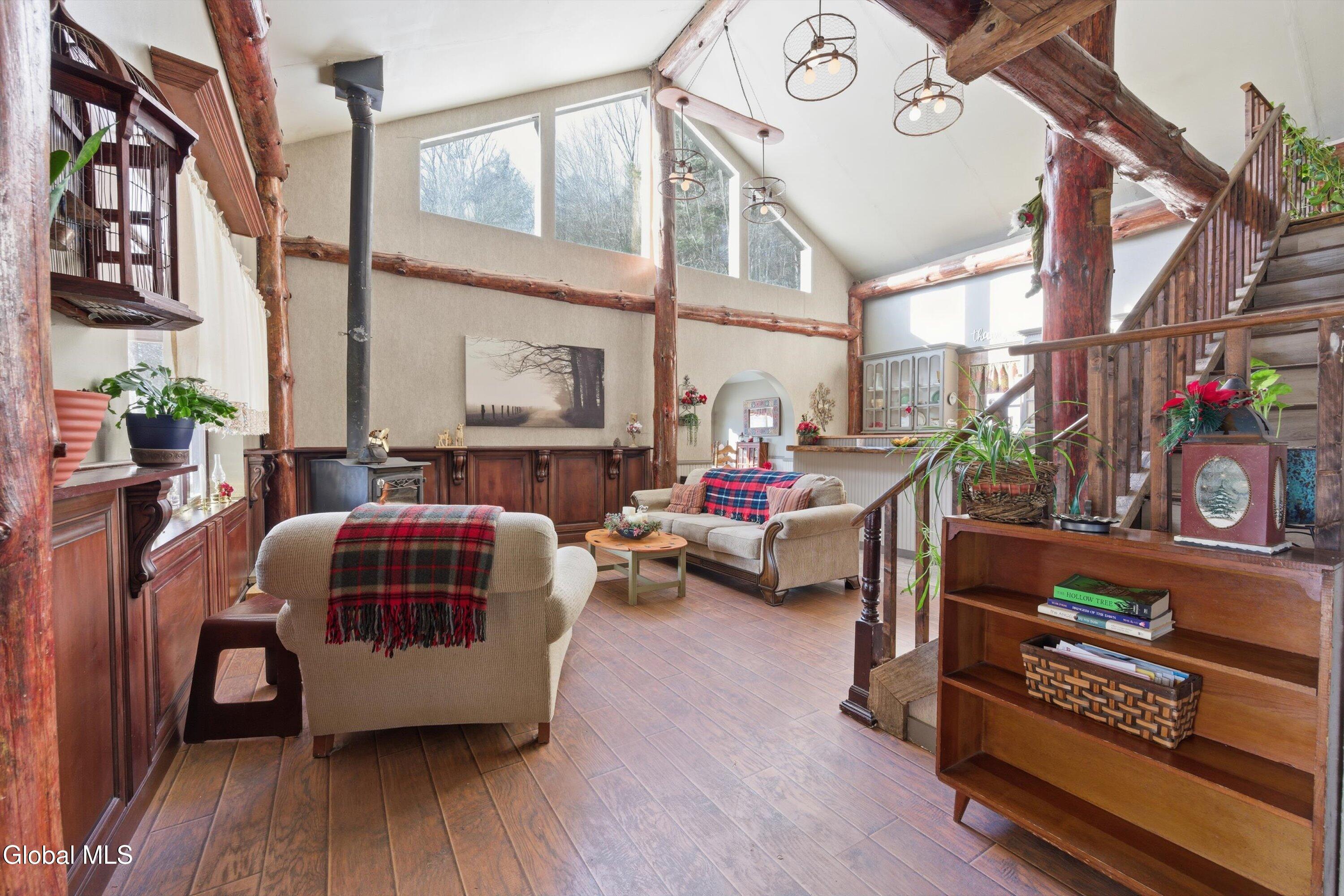 Image 3: Living Room