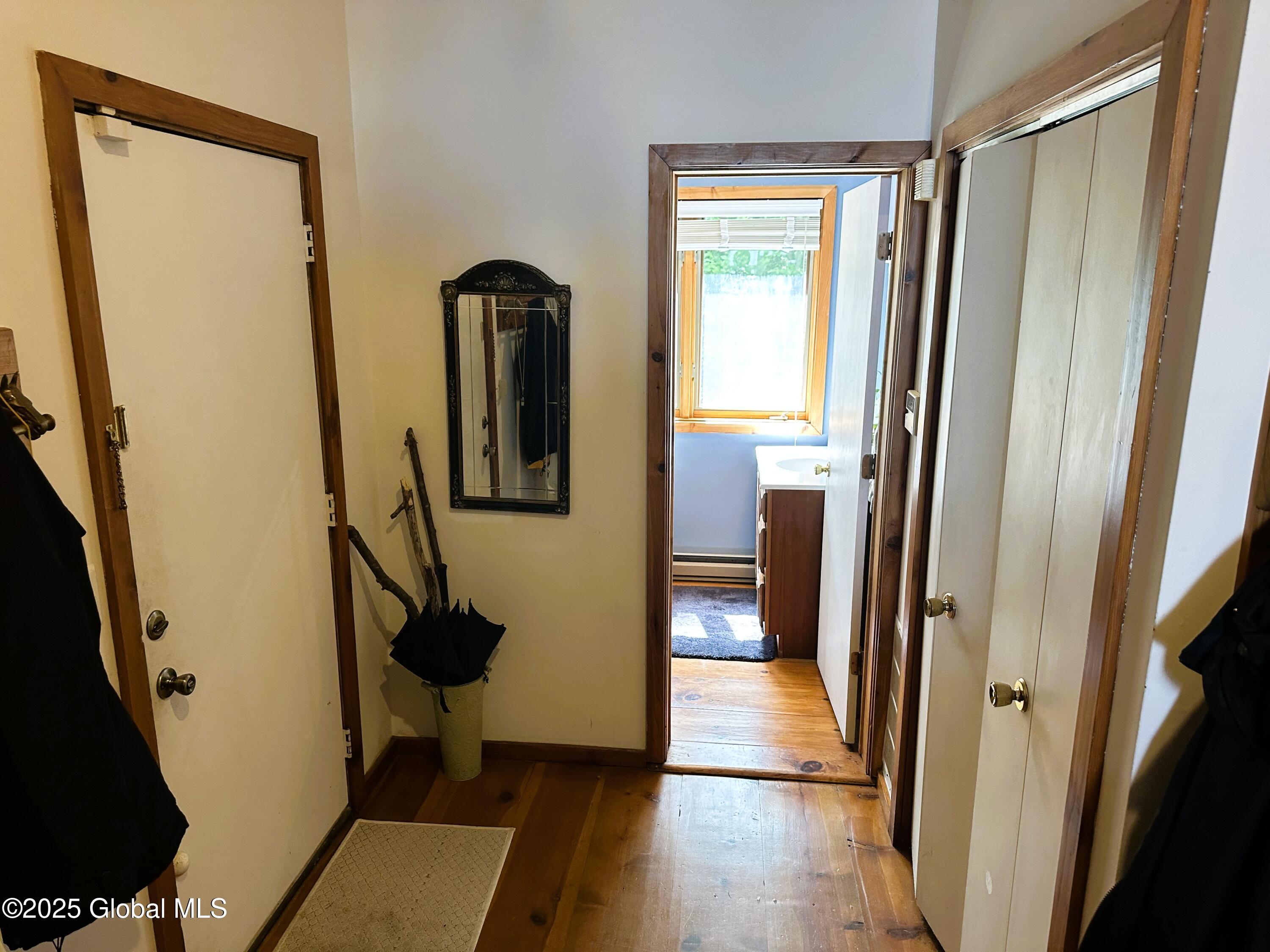 Image 4: 25DBFA4B-A6BD-44F9-9754-EDA3764AFA08