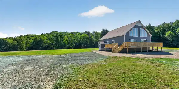 Image 4: Yard 10