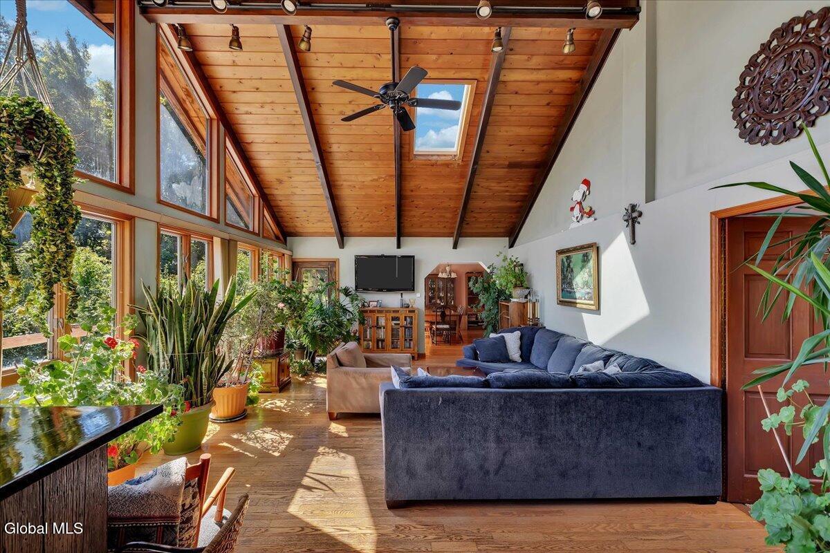 Image 2: 04-IMG_0806