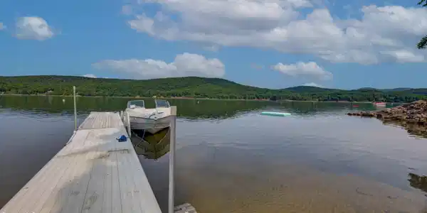 Image 2: 1582 S Shore-19