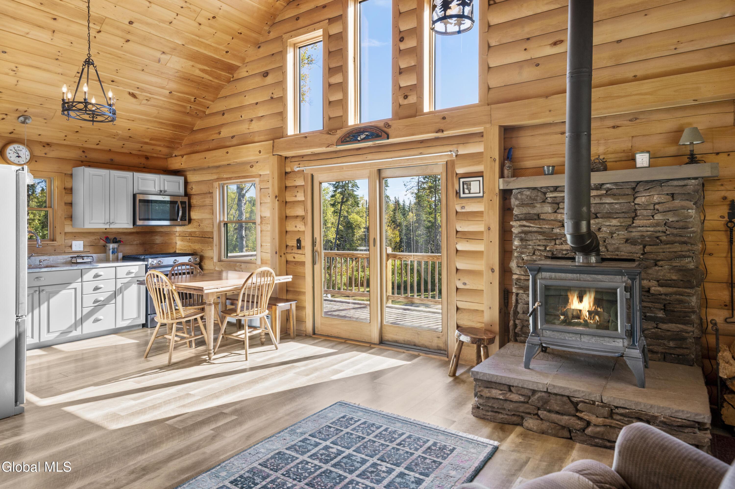 Image 3: 15-FJD_3113