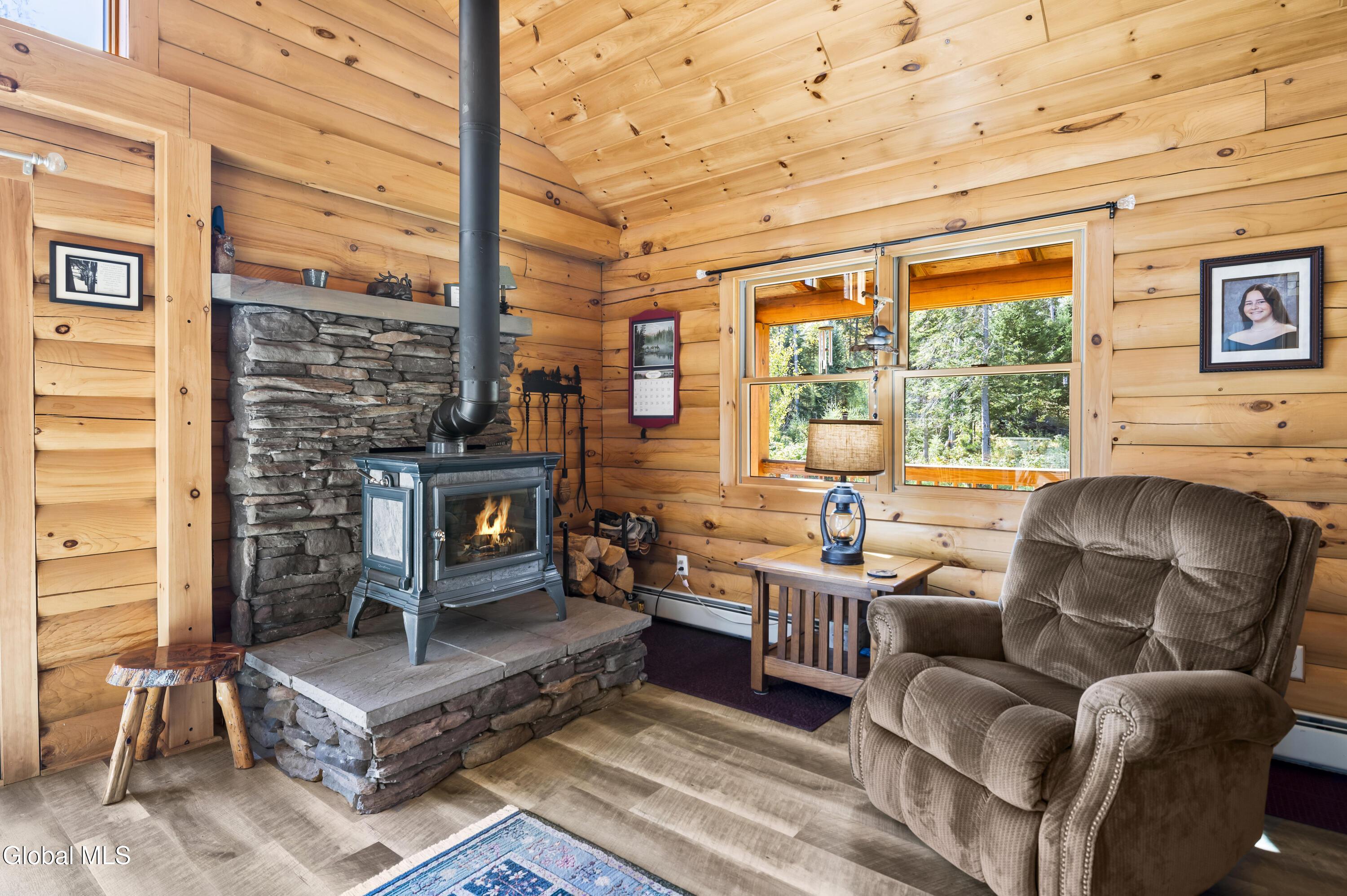 Image 4: 16-FJD_3116