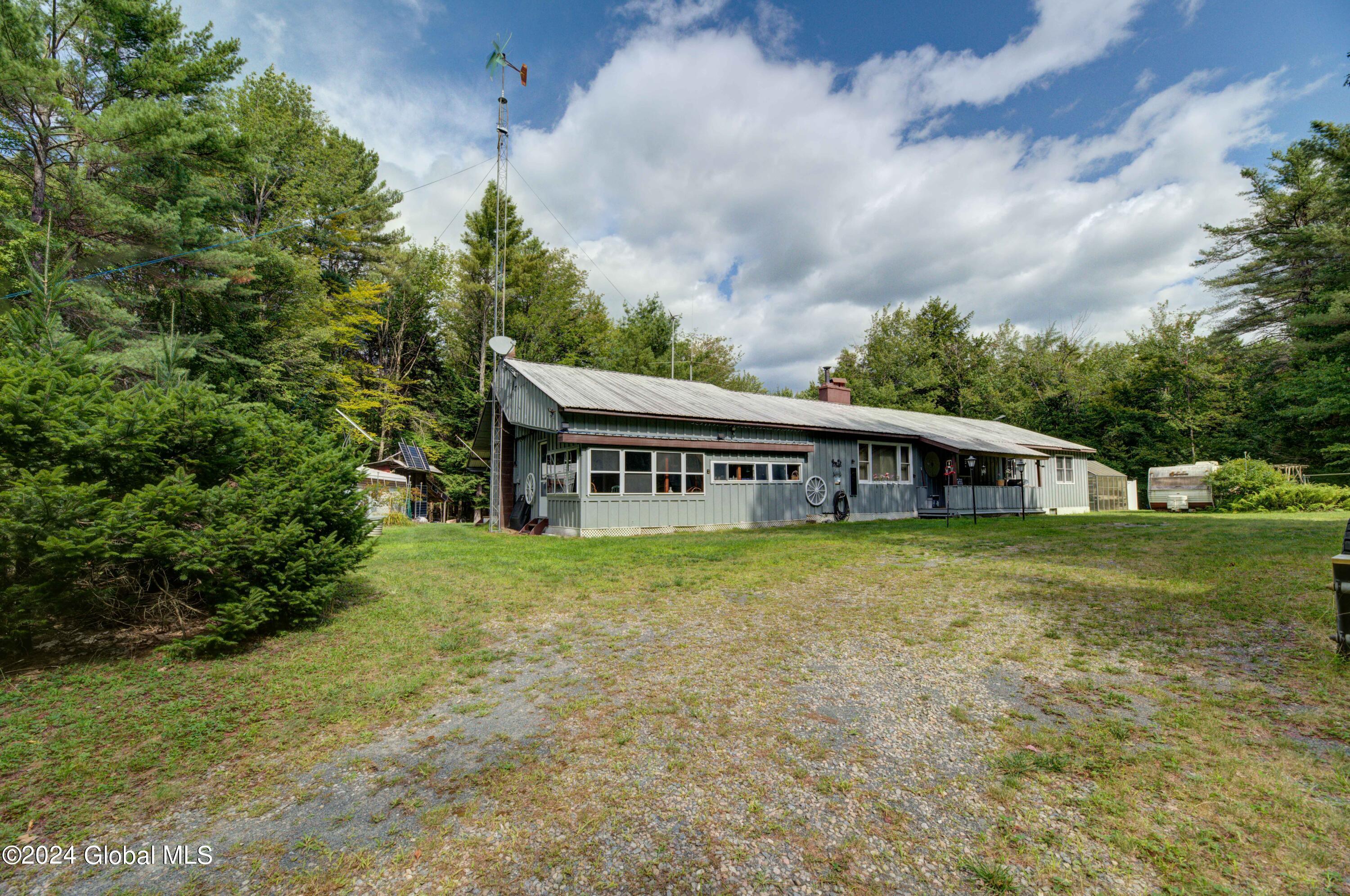 Image 2: 370 King Rd-44