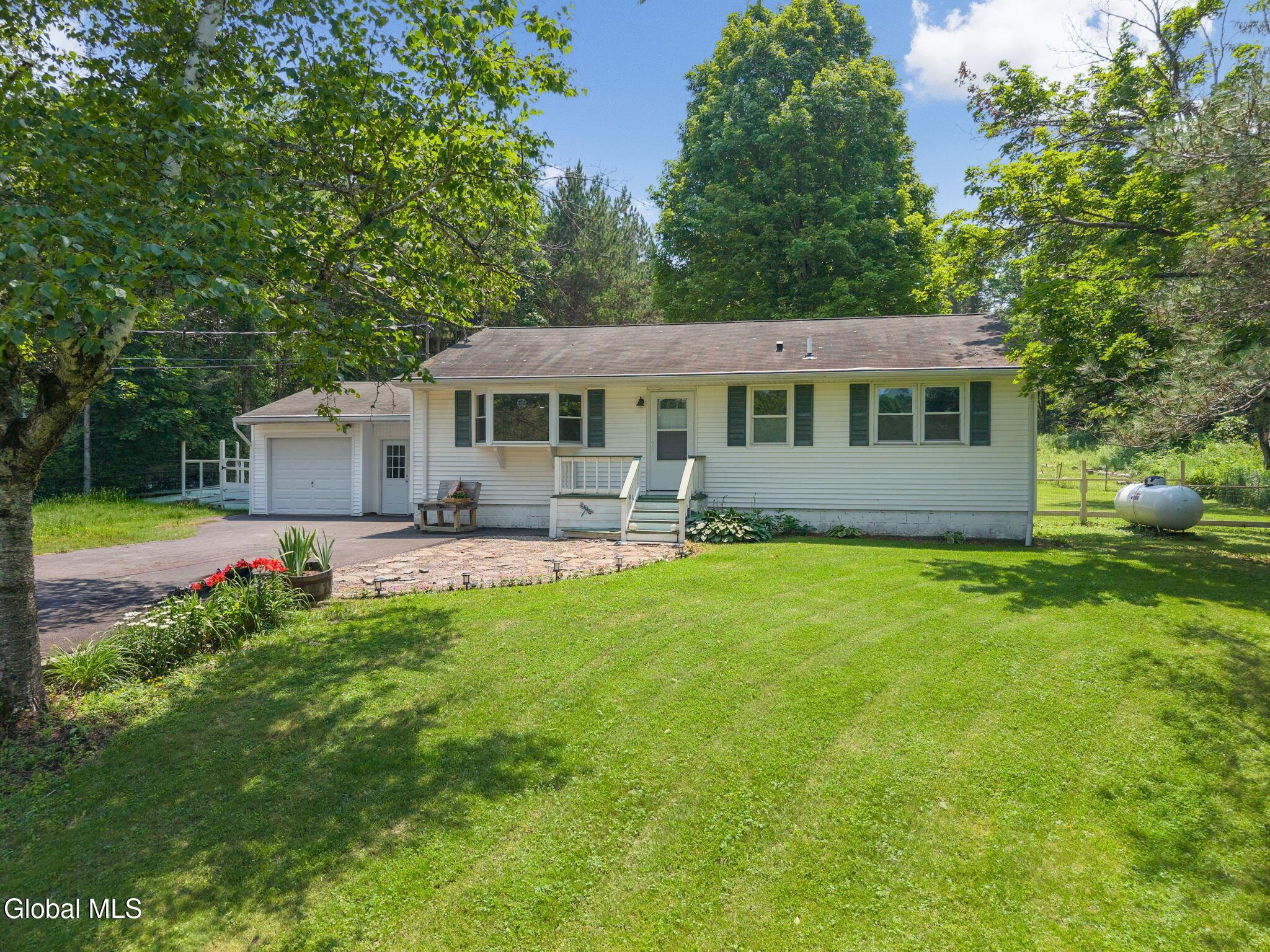 Image 4: 1-752NY146_01