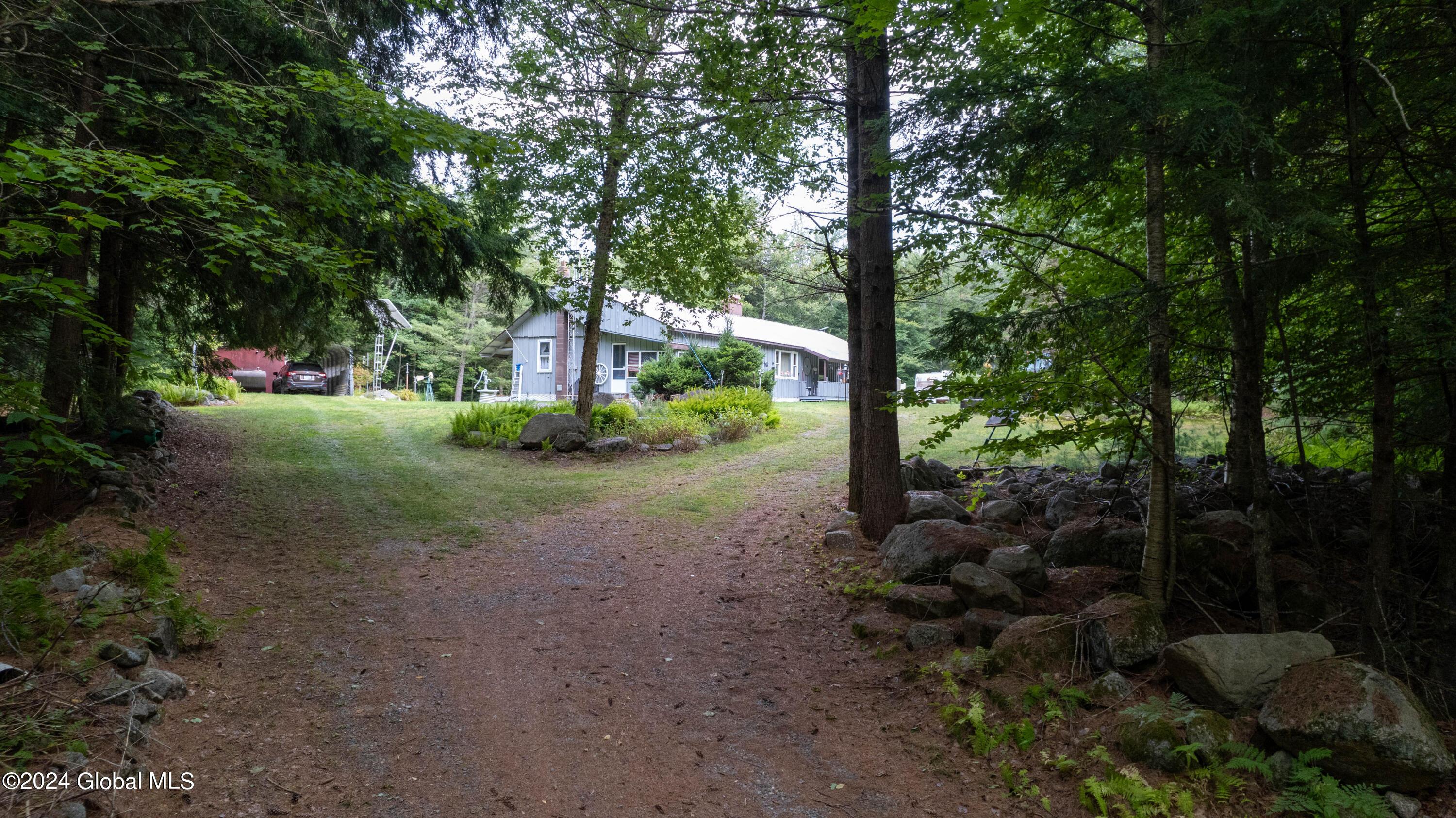 Image 4: 370 King Rd-72