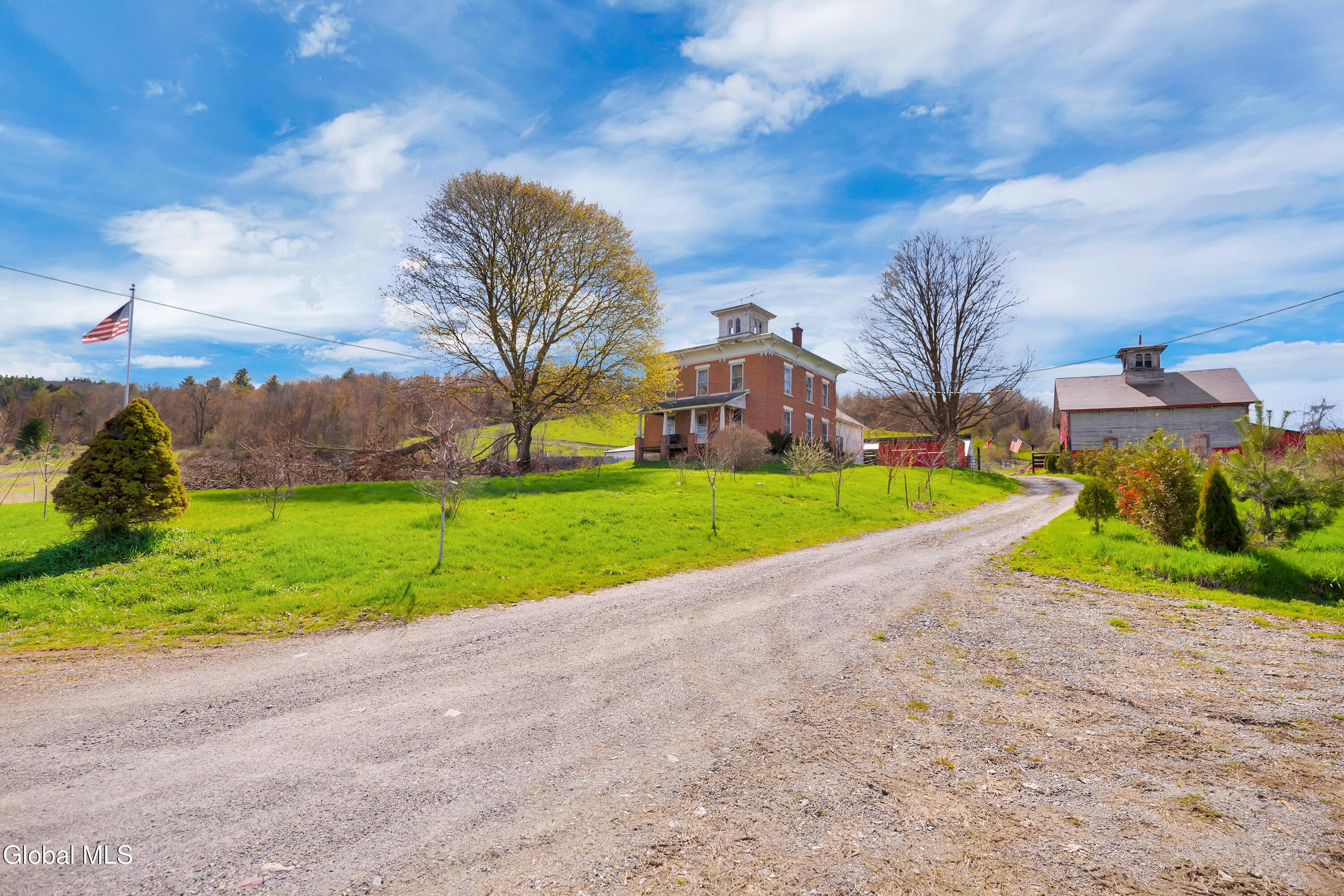 Image 4: 3011 NY-22A Hampton (3)