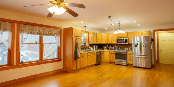 Image 2: Kitchen