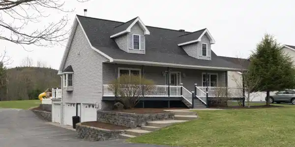 Image 4: 93 Third Ave-2