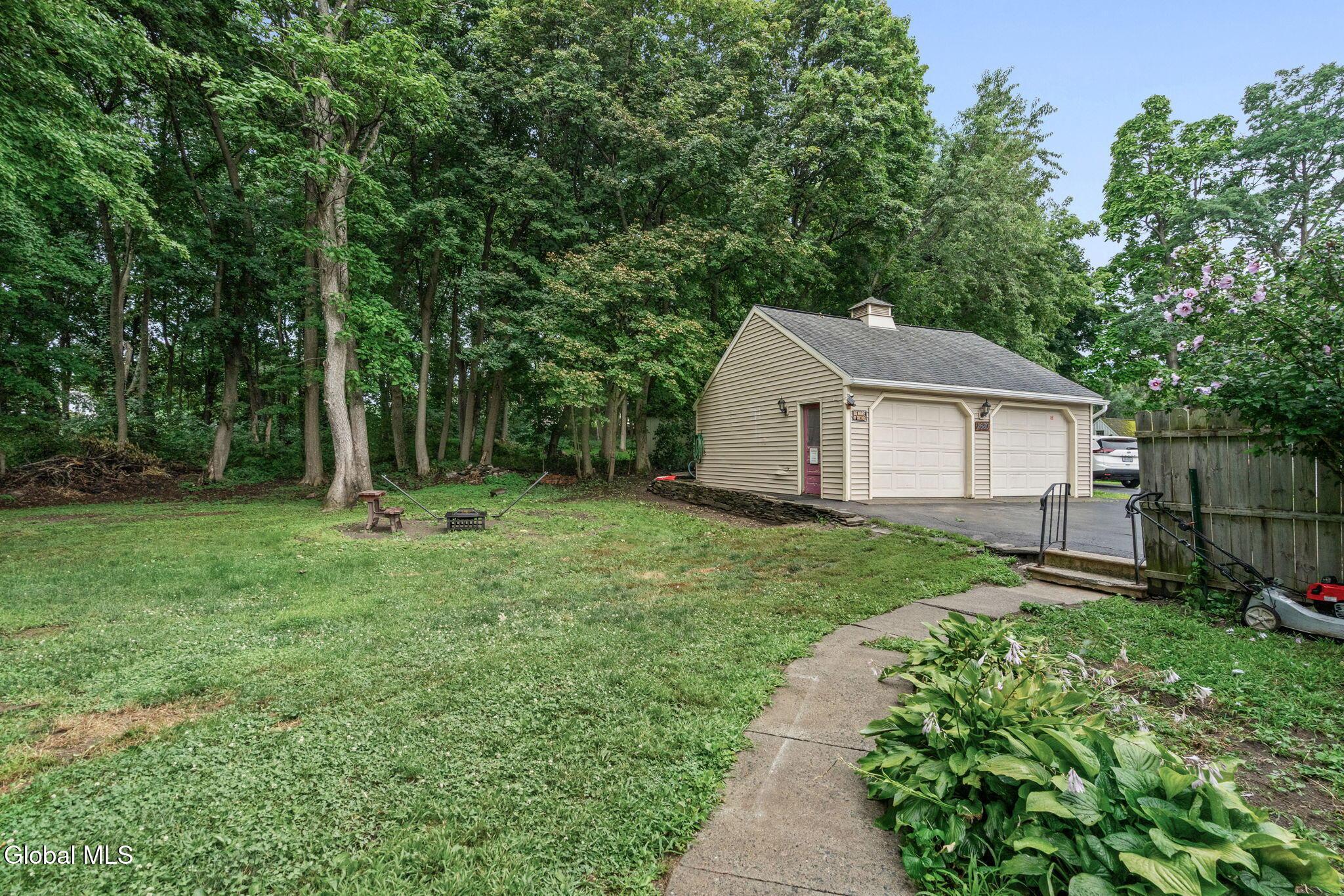 Image 4: 38-web-or-mls-2680-new-scotland-rd