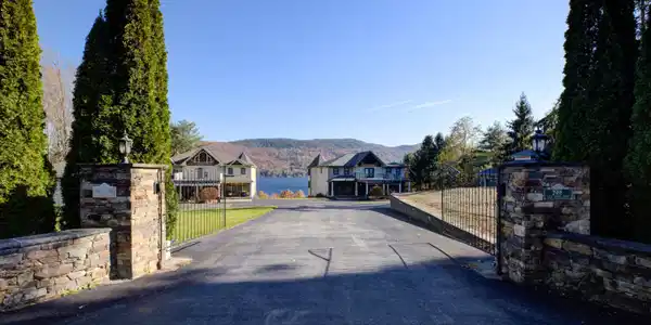 2992 Lakeshore Drive