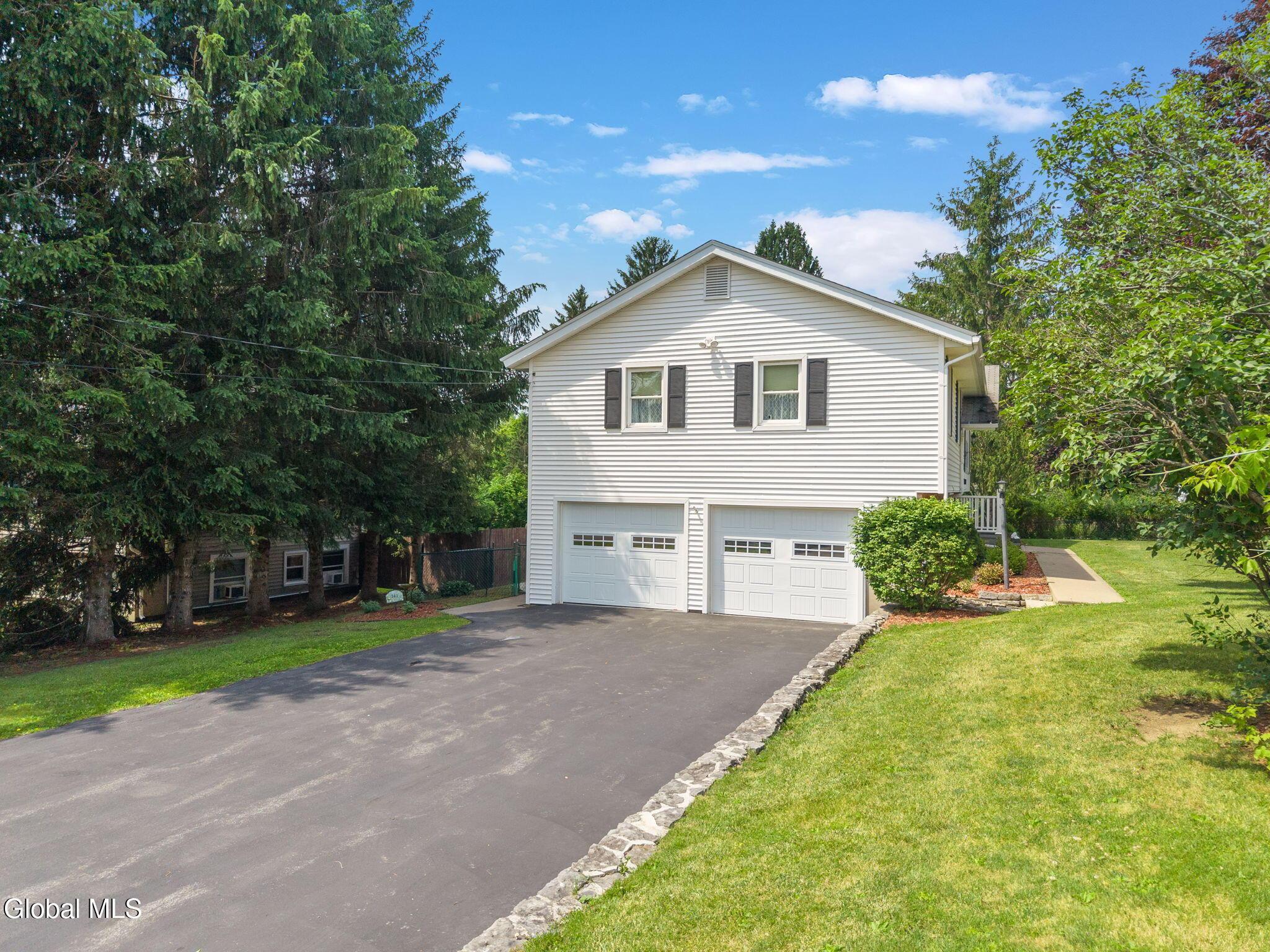 Image 2: 58-141ParkwayDr_57